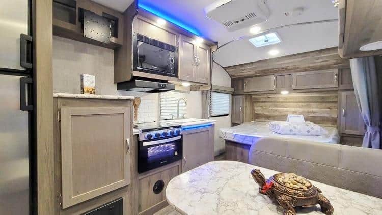 Inside the 2022 Gulf Stream RV Vista Cruiser 19RBS